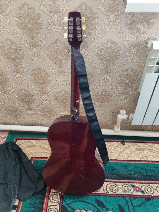 Гитара с чехолом