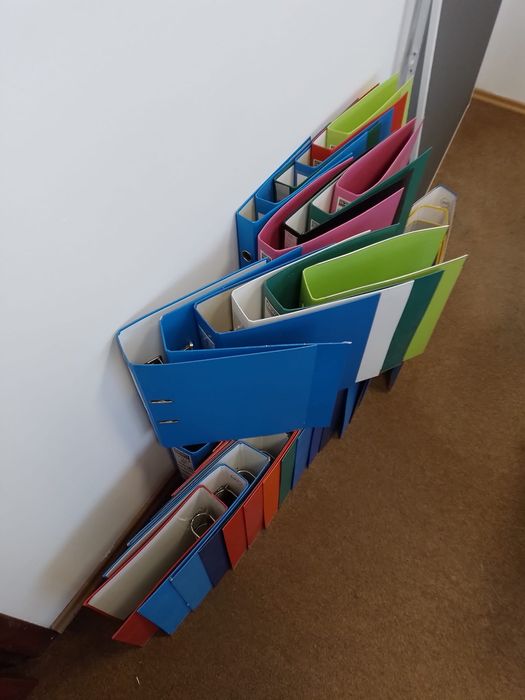 Bibliorafturi colorate