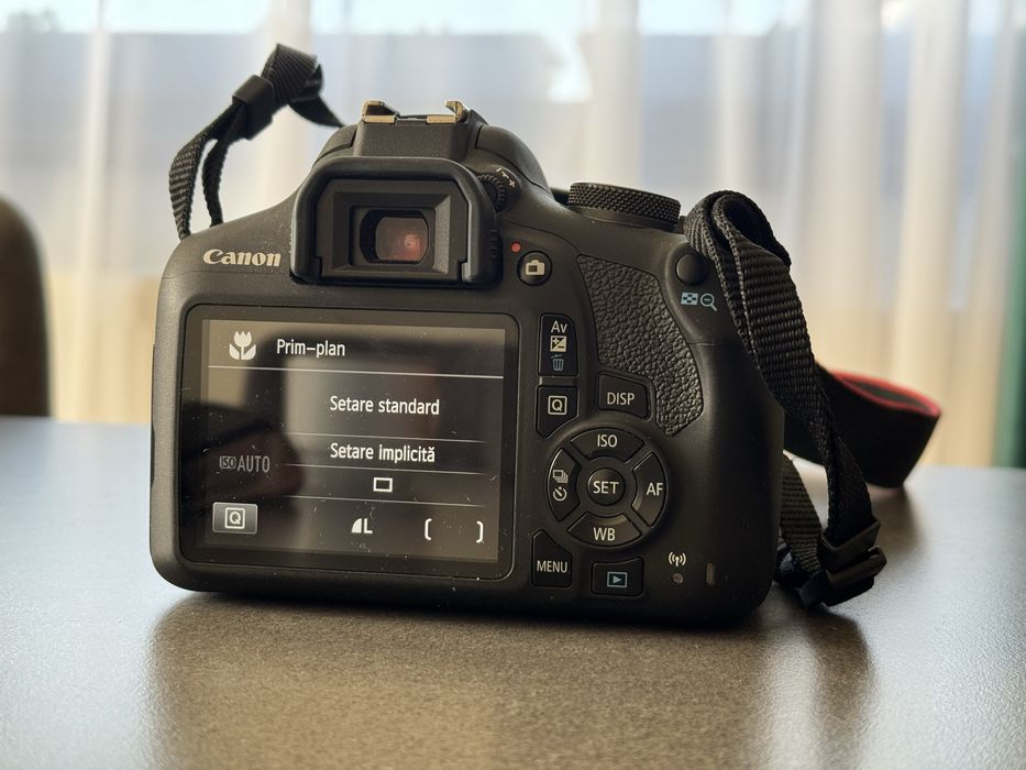 Aparat foto dalr Canon 2000d