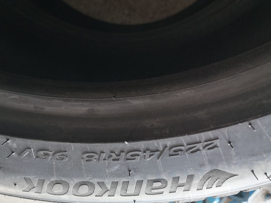 225 45 18 предни и 255 40 18 задни гуми спорт пакет hankook dot 26