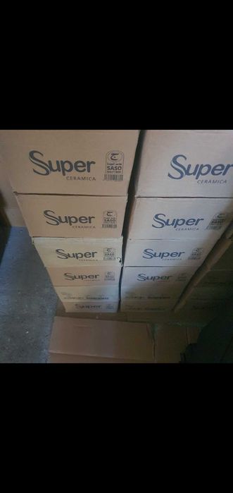 Продавам фаянсови плочки за баня.