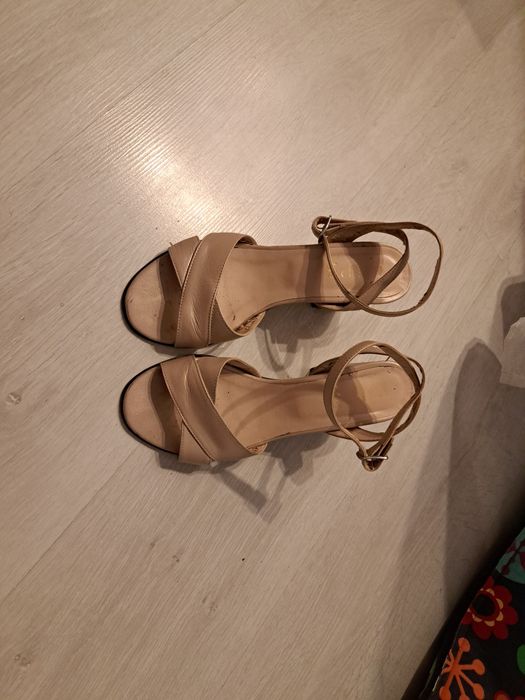 Sandale roz sidefat piele 37