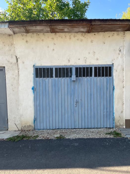 Apartament 3 camere decomandate + Garaj cu beci