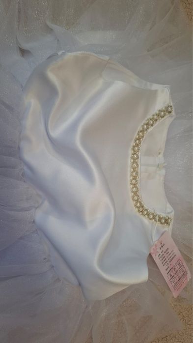 Нарядное белое платье