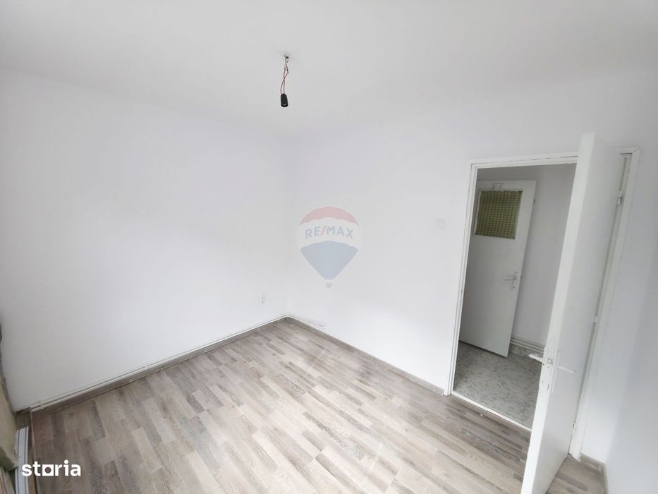 Apartament cu 3 camere de vânzare în zona Maratei