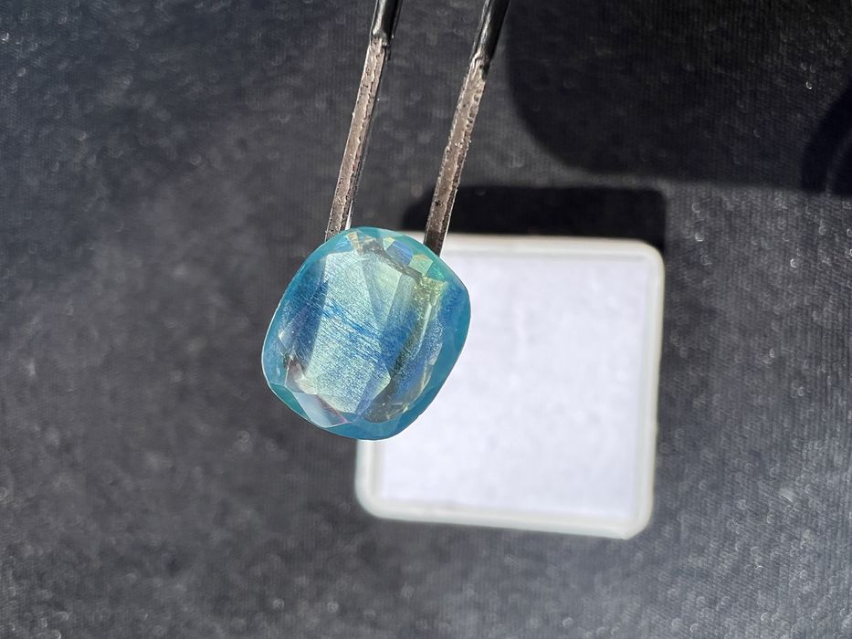 Турмалин Параиба със сертификат