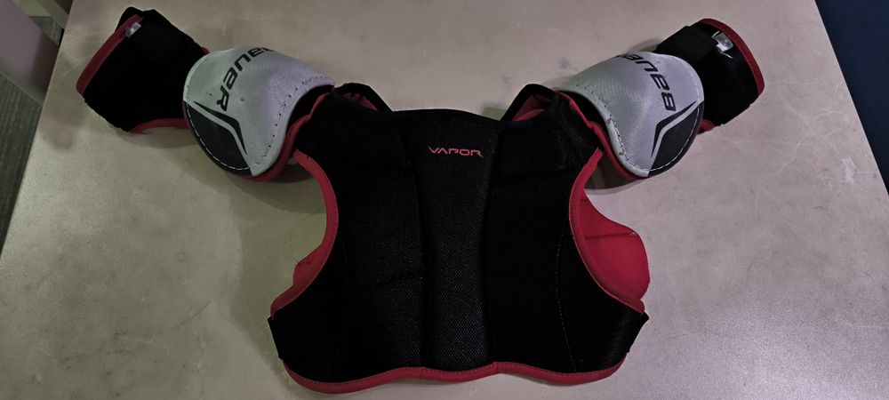 Продам хоккейный нагрудник 5-8 лет.