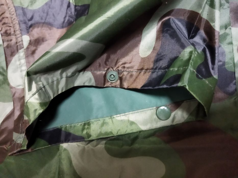 Камуфлажни костюм и шлифер