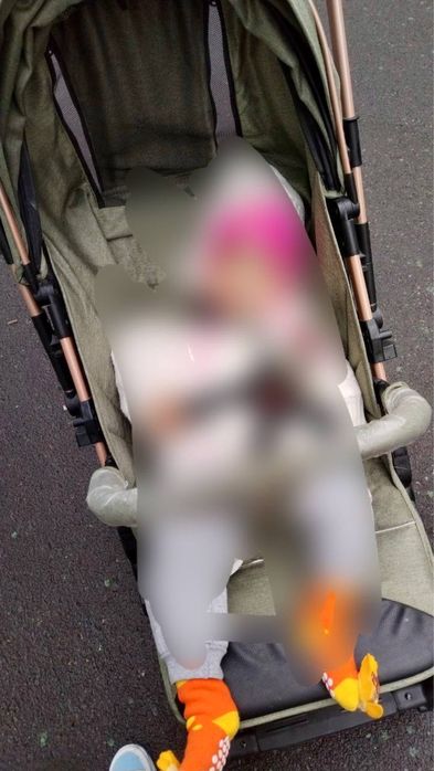 Bolalar uchun yigiladigan kolyaska