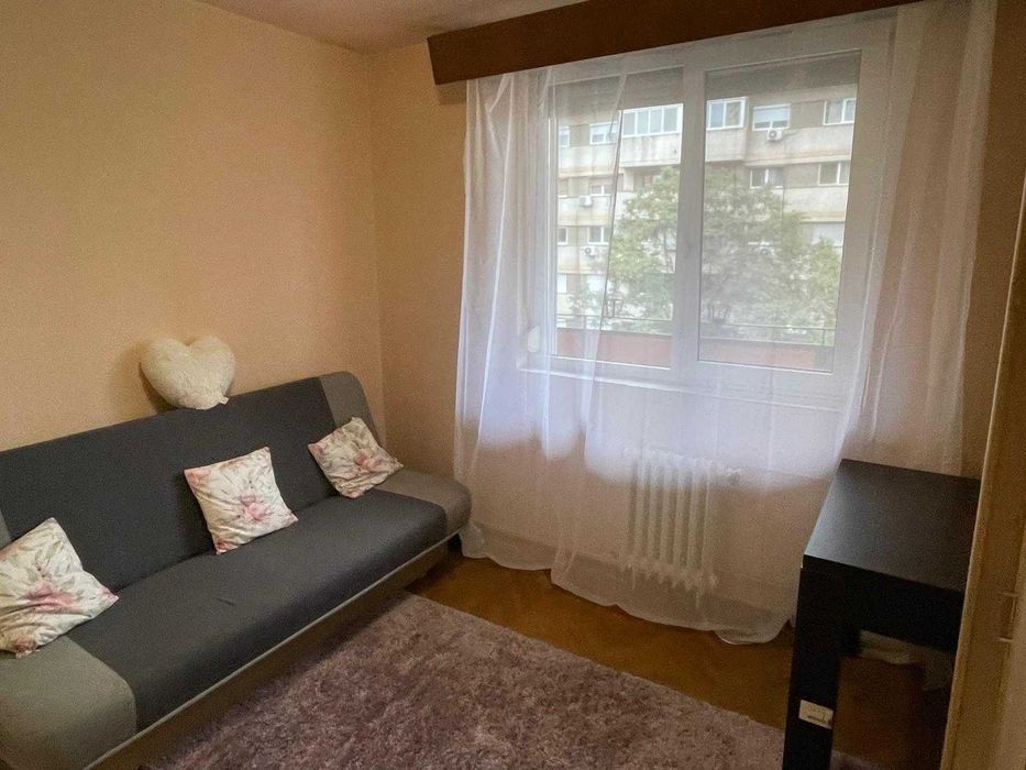 Inchiriez apartament 3 camere, decomandat, ultracentral, etaj 3/10 Bd. Magheru Oradea