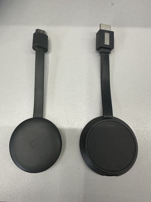 Два броя Google Chromcast