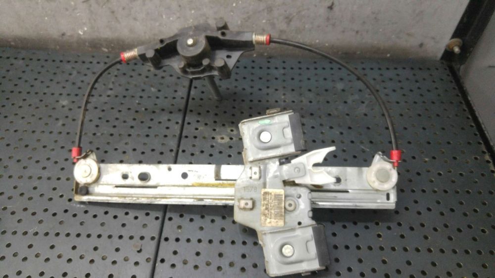 Macara manuala geam stanga spate ford fiesta 6 cb1 ccn 8a61a27000
