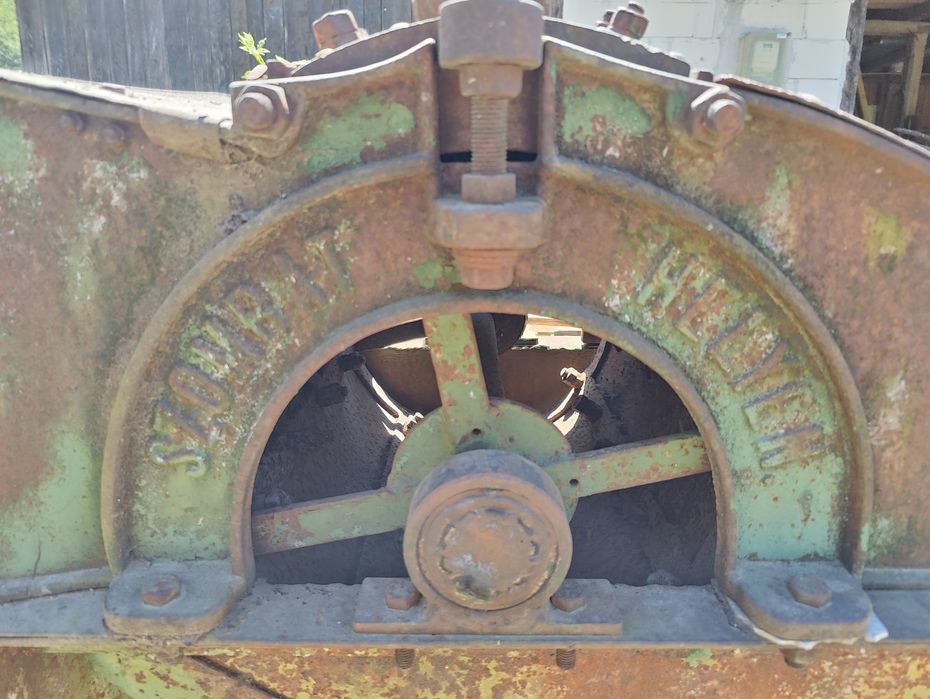 Vând batoza funcțională de colecție