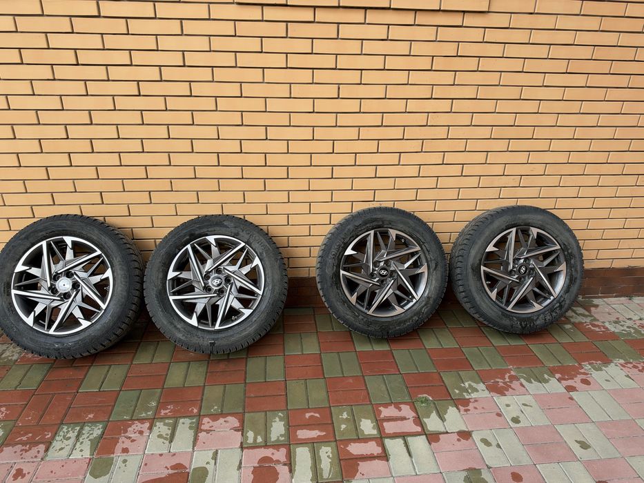 Продам зимние шипованые резины с дисками
