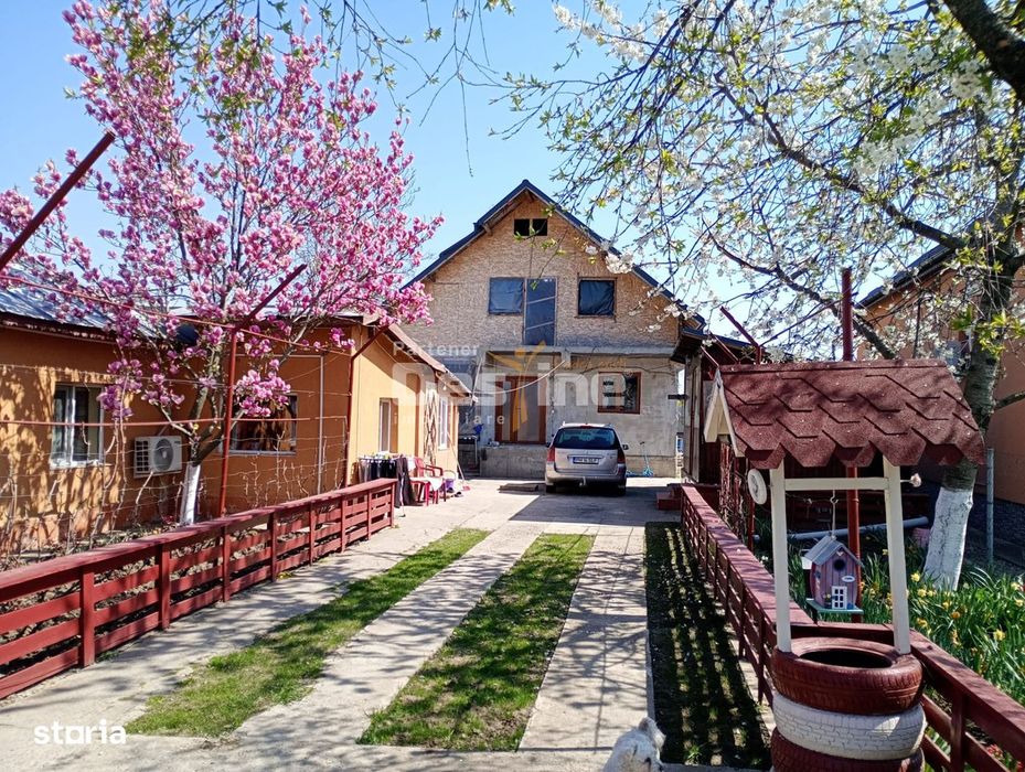 Imobil cu 2 constructii, anexe si 670 mp teren, utilitati racordate, B