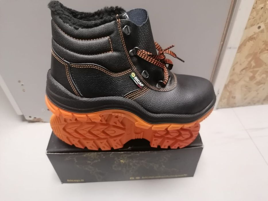 Продам ботинки 42р.