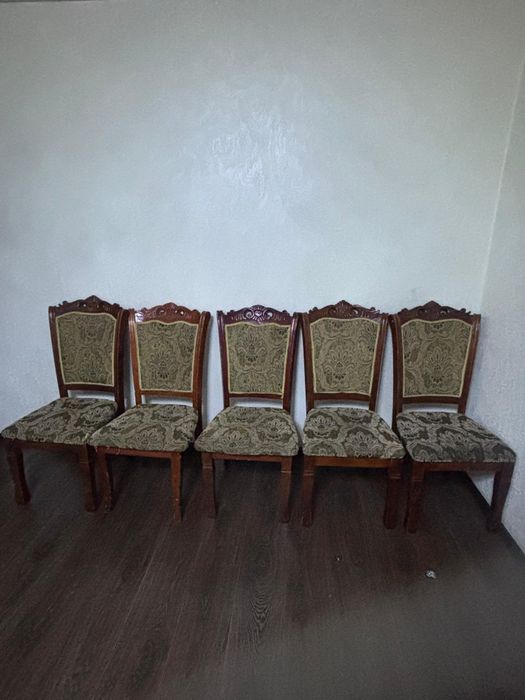 Стол со стульями