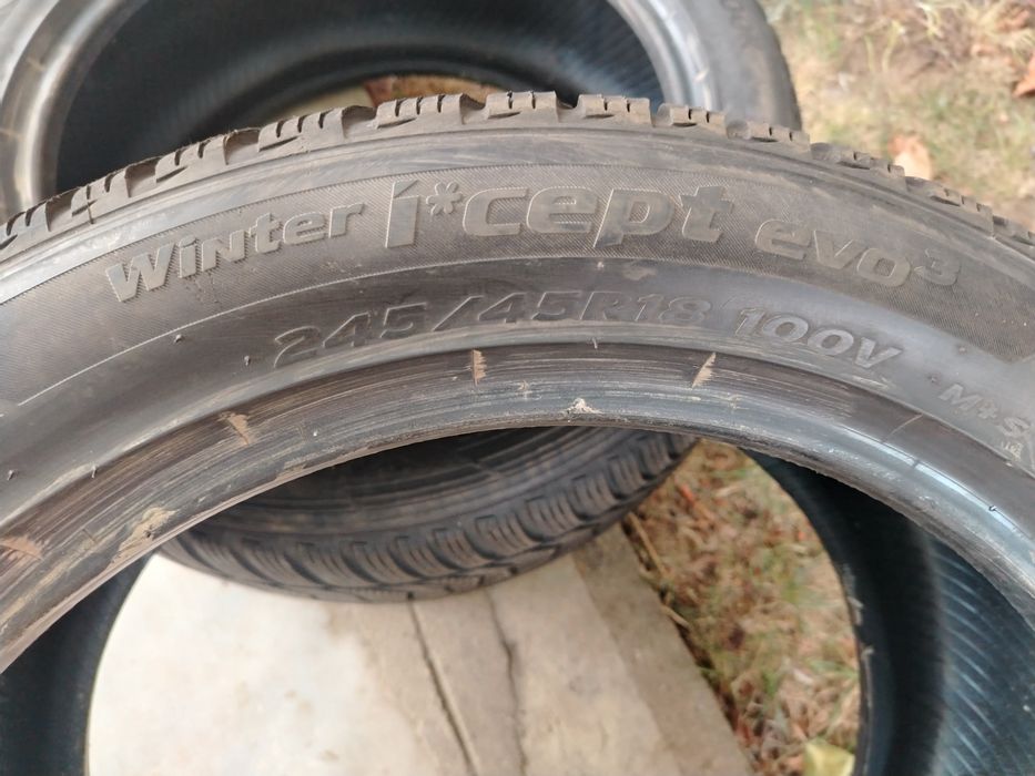 Гуми два броя 245/45/18