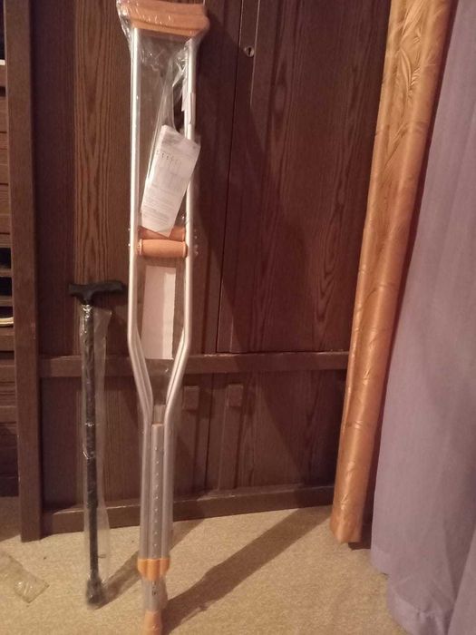 костыли  новые  и тросточка