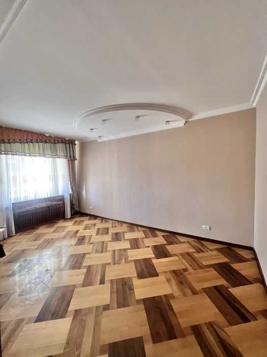 у.Шота Руставели  3/2/5  74м²