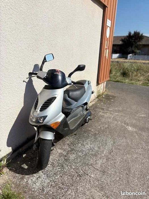 Aprilia SR 50 125 150  всички години и модели Априлия СР Скутер мотопед НА ЧАСТИ