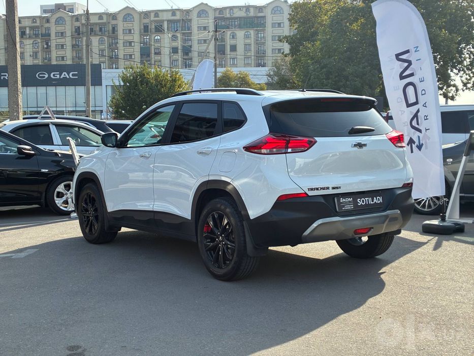 Chevrolet Tracker Red line