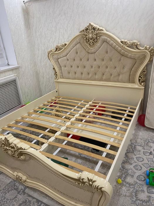 кровать двуспальный