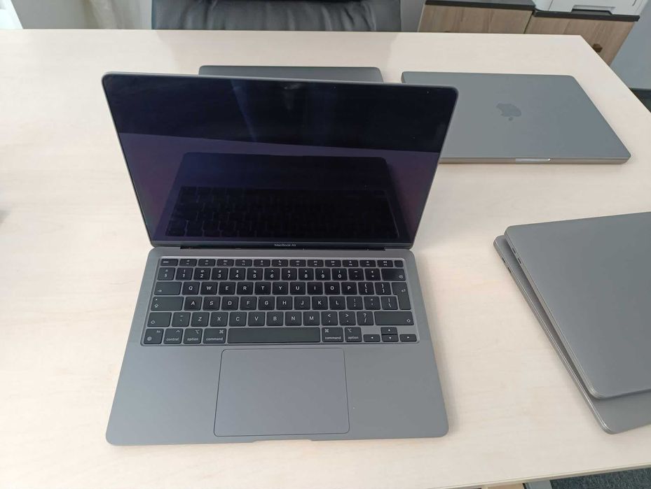MacBook Air 13.3" (2022)