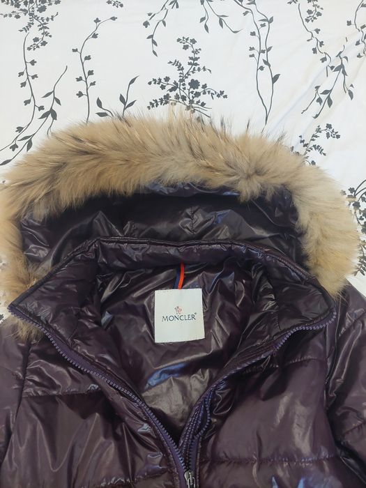 Дамско лилаво яке Moncler.