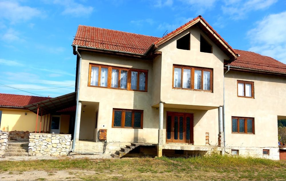 Casă spațioasă cu anexă și teren generos – Bălănești, Gorj