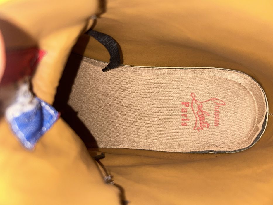 Vand Christian Louboutin marimea 43 pret negociabil