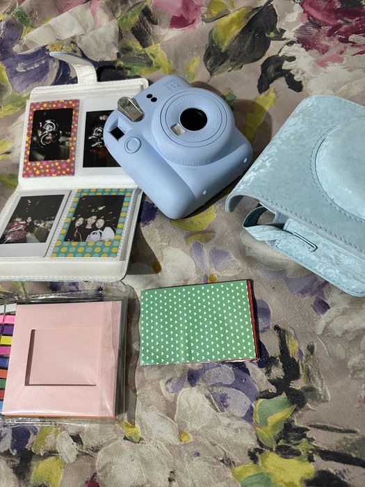 Продаю новый Instax mini 12 срочно.