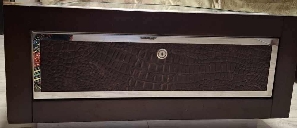 Продам стол для ювелирных изделий!