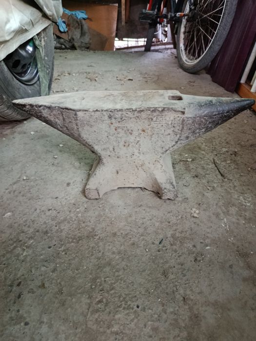 Продаётся наковальня срочно