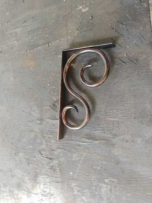 Конзоли , рафтодържачи стойки и ъгли за рафтове, етажерки,мивки,фенери