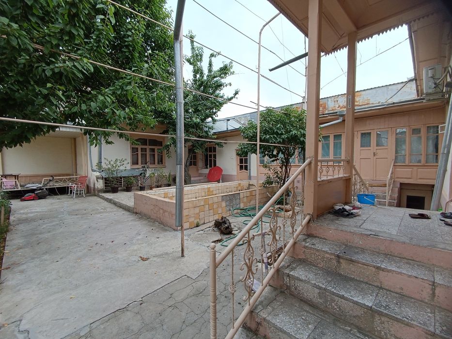 Уй сотилади 6 еки ярими 2.7 сотих профессорский