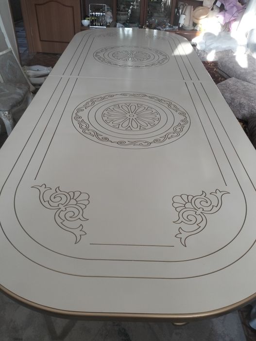 Продается стол в отличном состояний