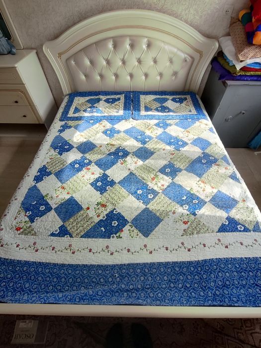 Спальный кровать с матрасом 
В хорошем состоянии