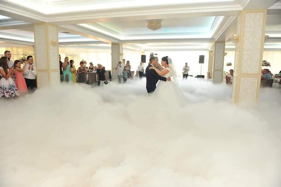 Gheață carbonică /baloane cu fum /artificii pentru diferite evenimente