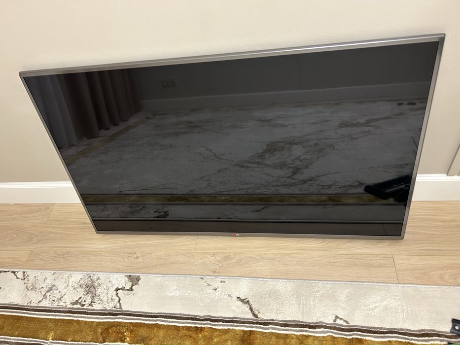 продаю телевизор LG 107см