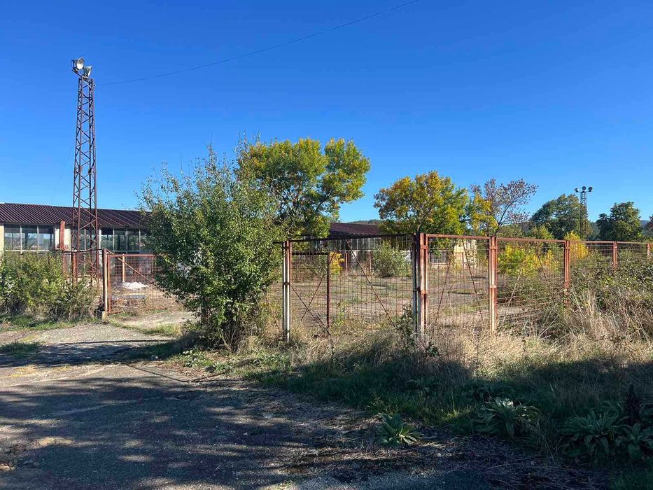 Продава се Промишлена сграда в Казанлък - 16466 кв.м за 93 €/кв.м - Снимка #13