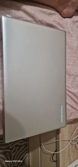 Laptop  thomson 17 inch windows 11 instalat