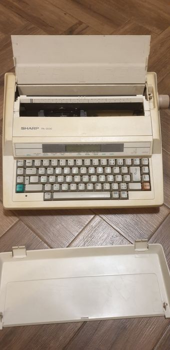 Masina de scris electrica SHARP  PA-3030