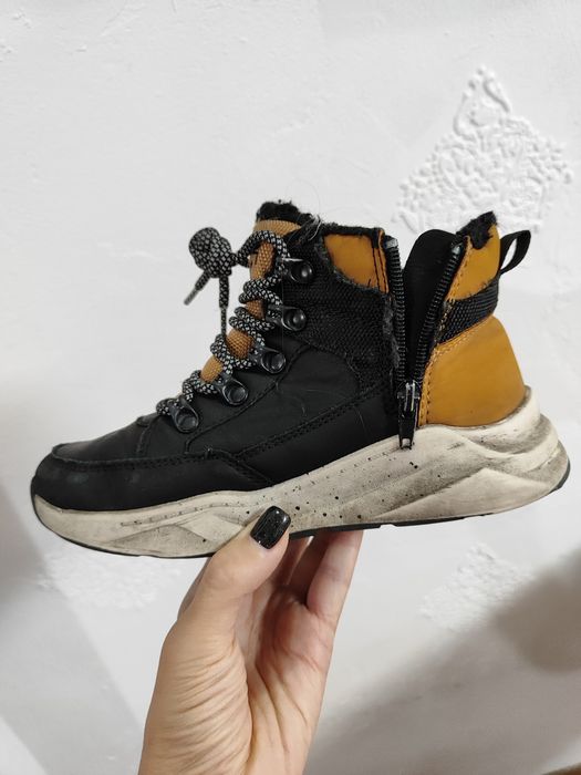 Продам детскую обувь