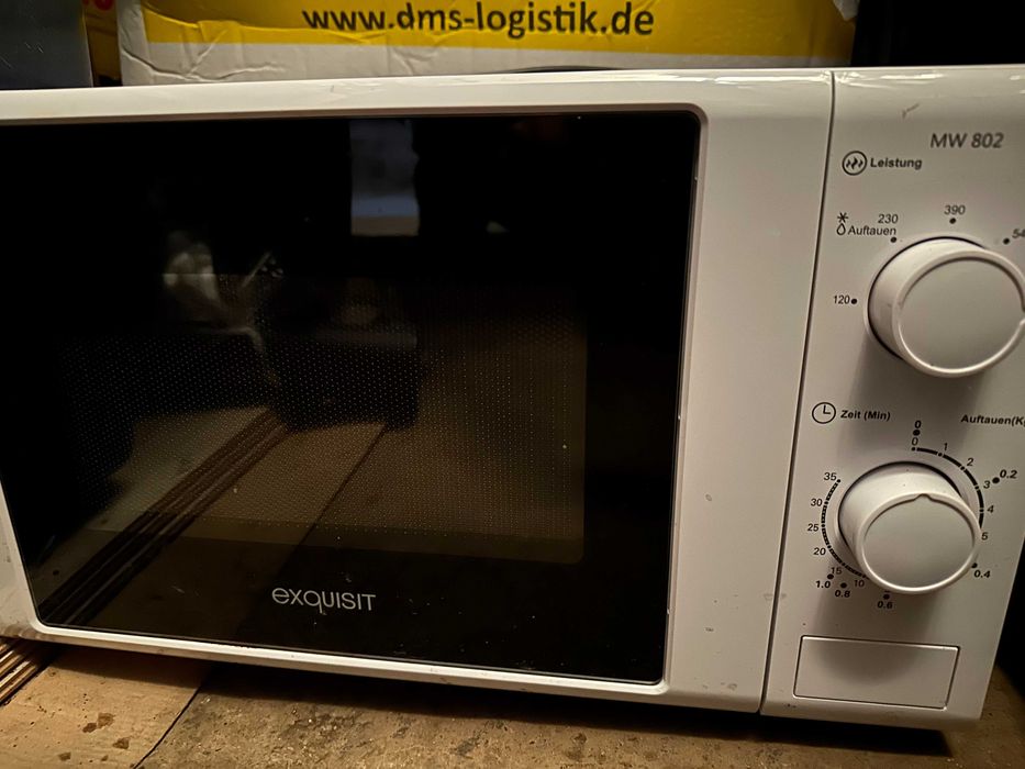 Микровълнова фурна , 700 W, 20 Литри