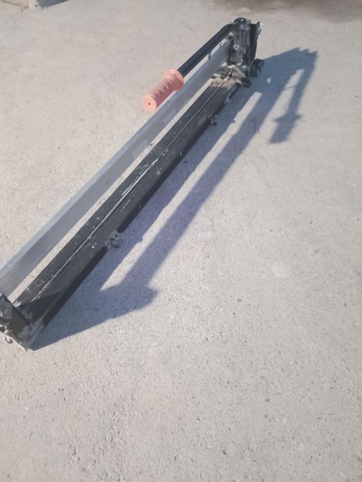 Плиткарезы две штуки двух размеров