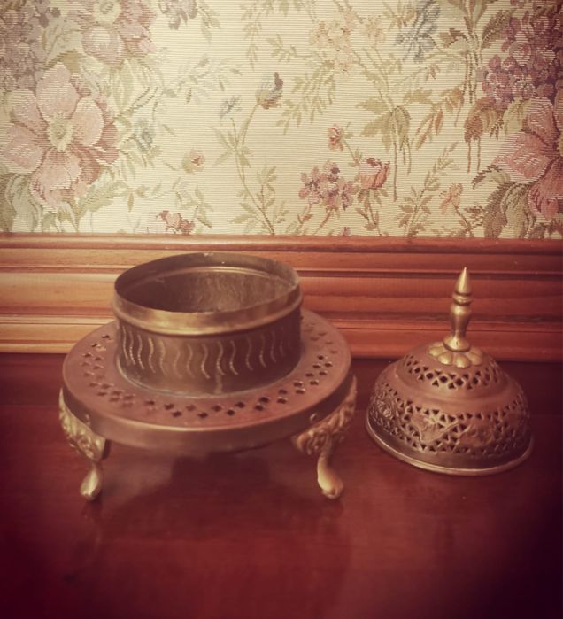 Антикварен съд ,кандило за миризми, благовонни масла, тамян и есенции