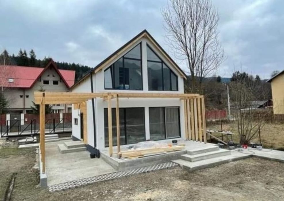 Construim case modulare moderne pe structura metalica cabane tip A