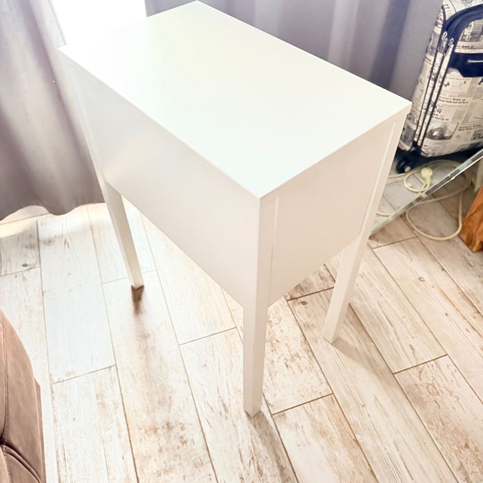 Noptiera alba dimensiuni in poze