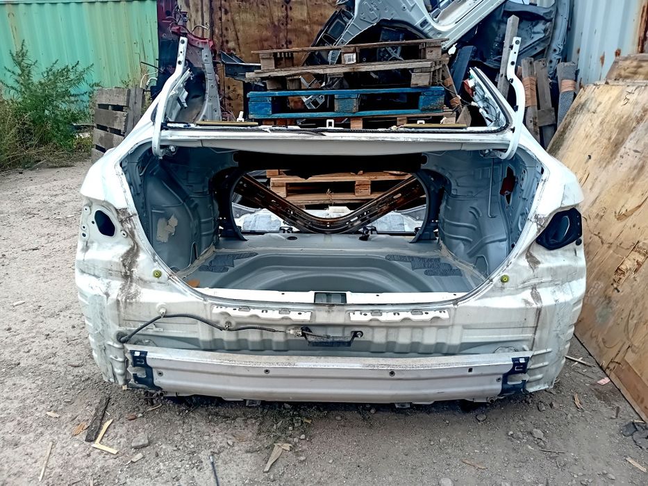 Задняя часть Toyota Camry 40